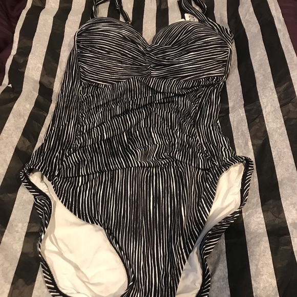 La Blanca Other - La Blanca swimsuit !!!!Firm